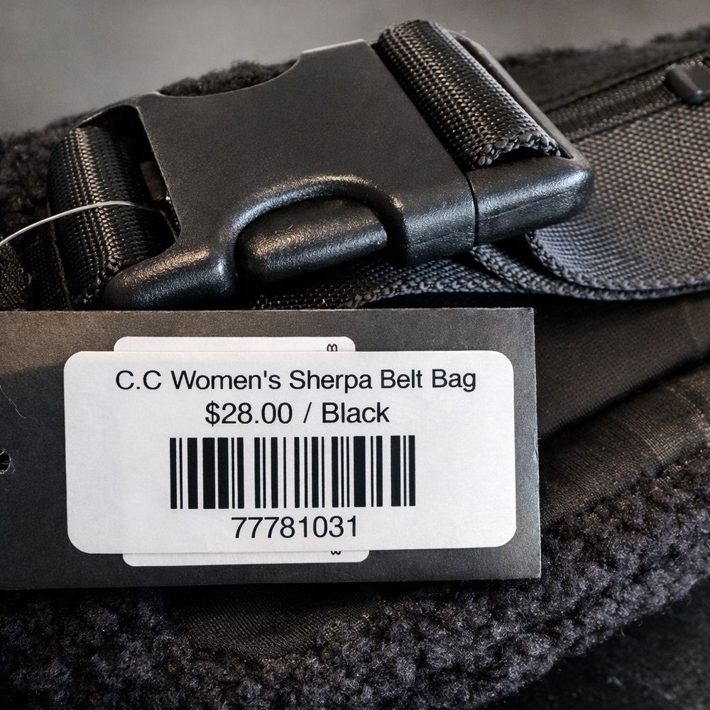 🖤 NWT C.C Women’s Sherpa Belt Bag/ Fanny Pack - Black - Picture 4 of 4